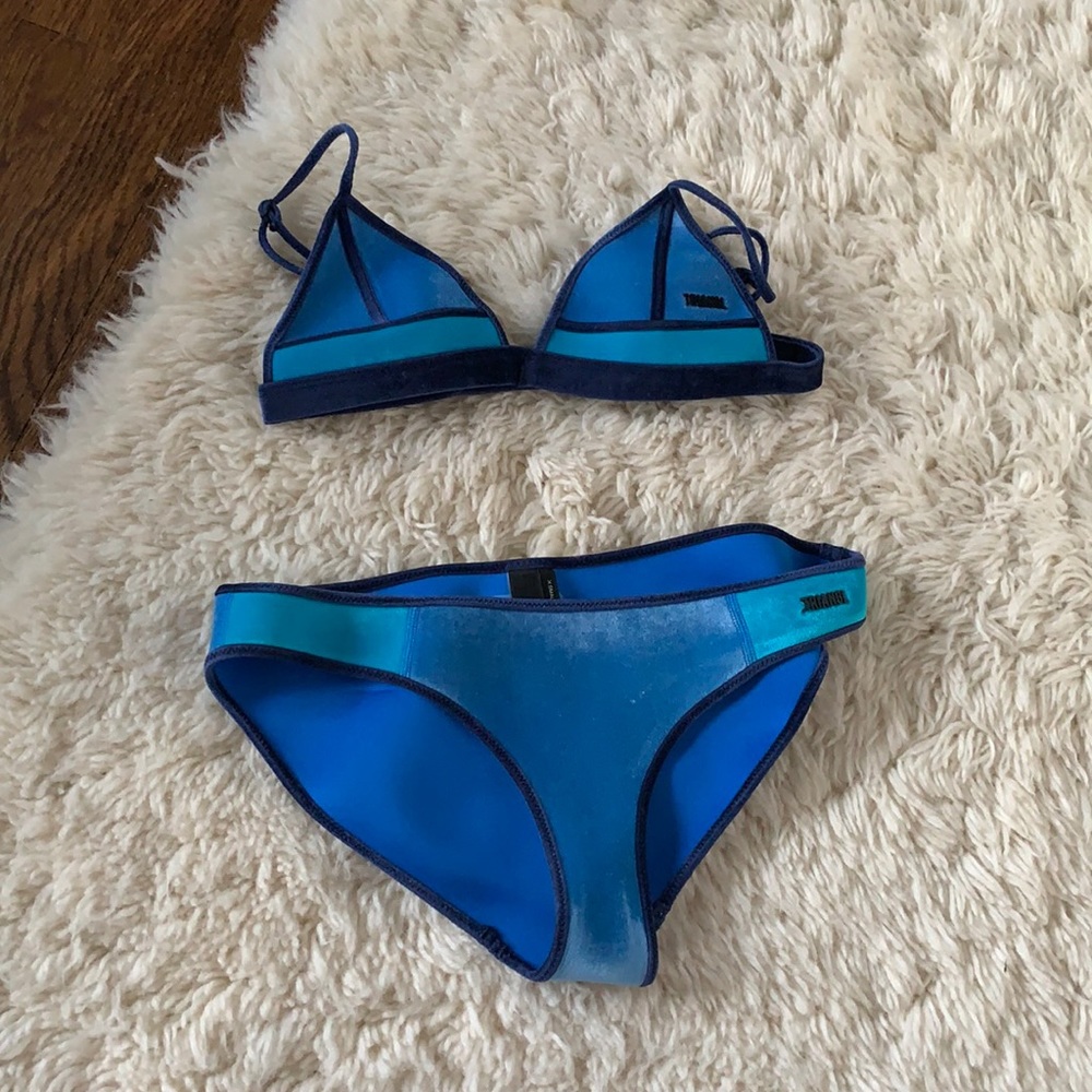 Blue moon triangl - top is XXS and bottoms XS